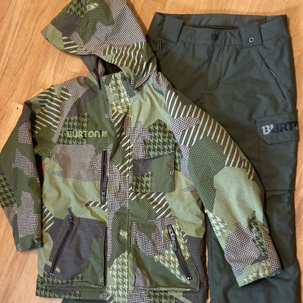 Burton Dry ride snow suit boys medium